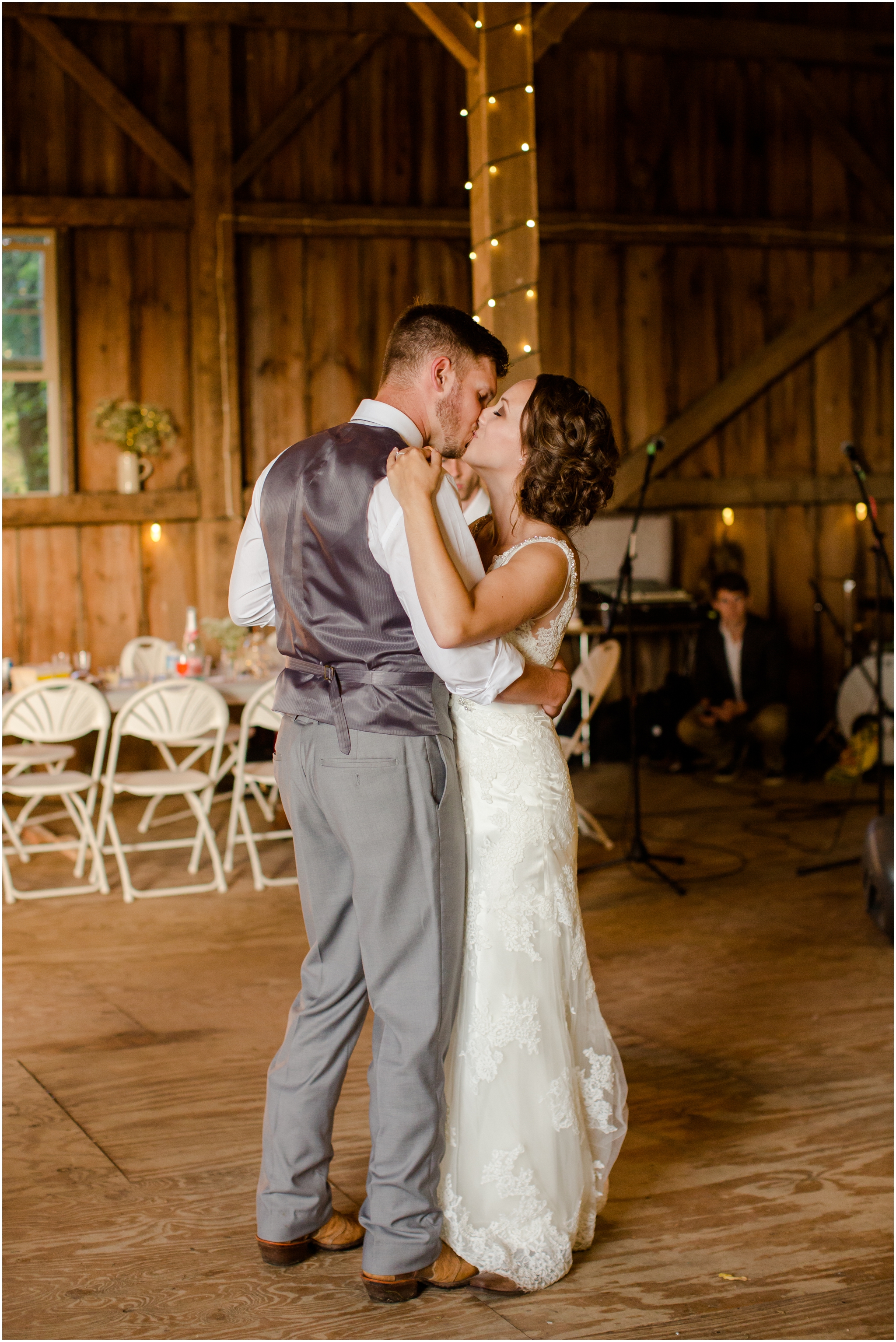 Milt's Barn Wedding Photos, Detroit Lakes Wedding Photographers, Brittney and Caleb