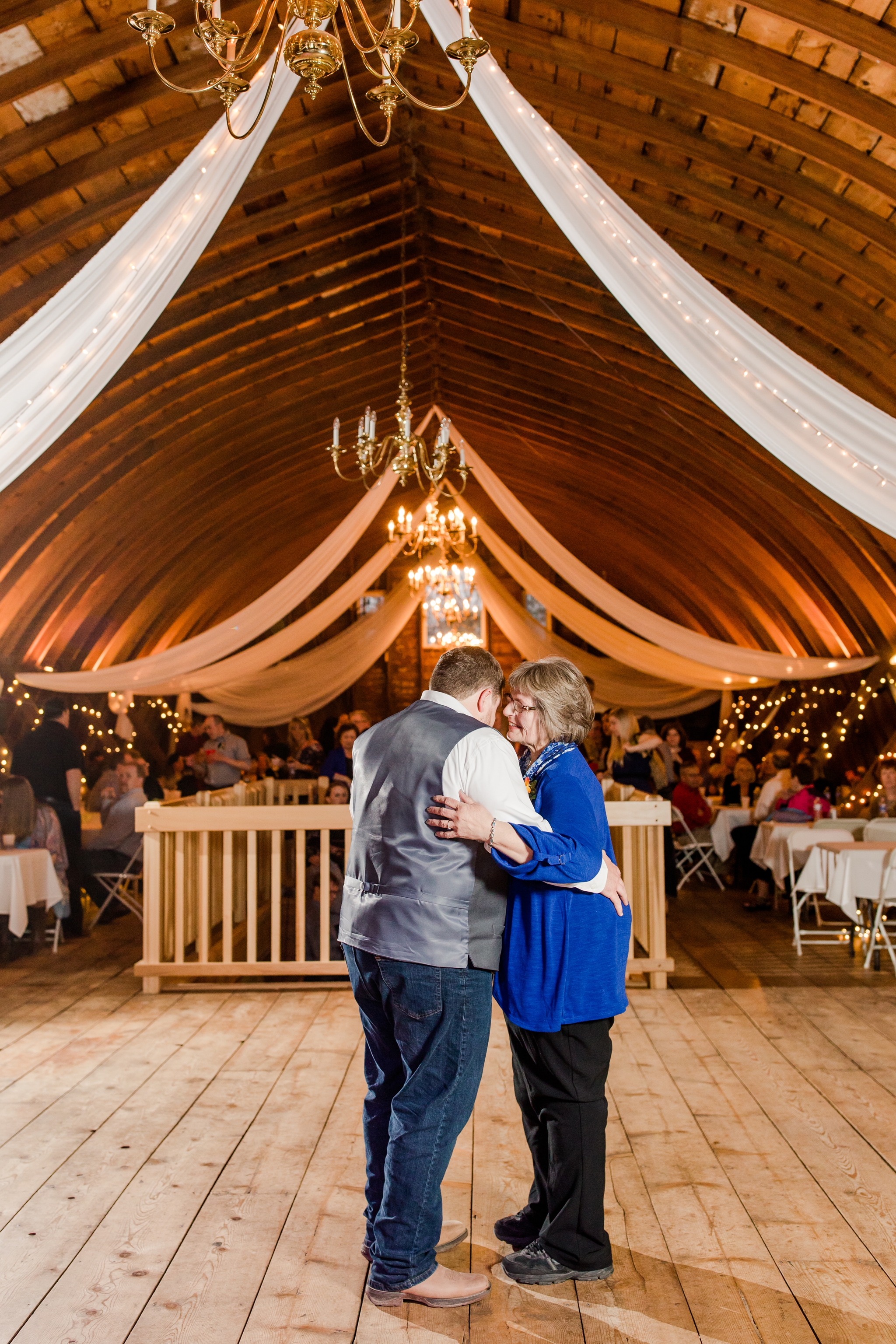  The Barn at Dunvilla Wedding Photographers, Detroit Lakes photographers, Detroit Lakes wedding photographers